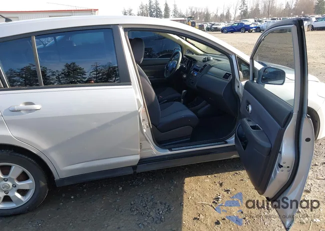 3N1BC13E18L411504: 44203580