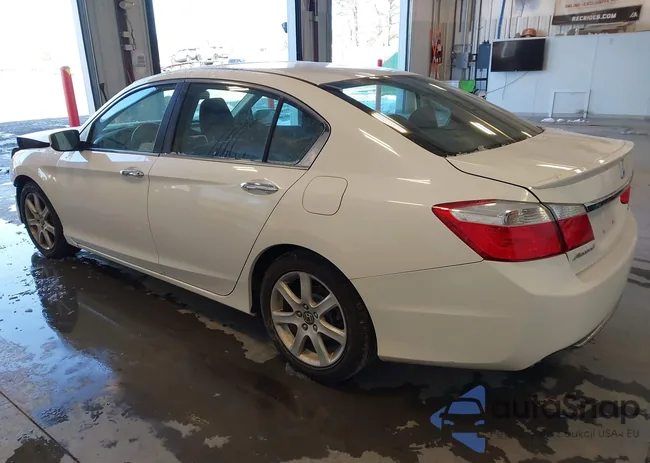 1HGCR2F52FA072968: 44203757