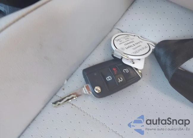 3VV3B7AX4KM123782: 44203944