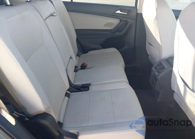 3VV3B7AX4KM123782: 44203944