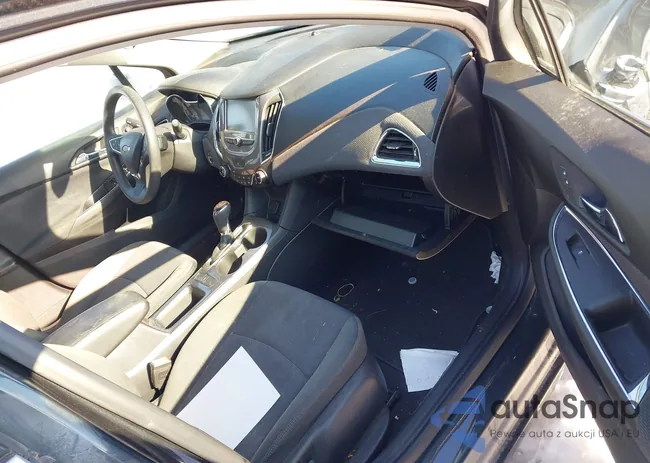 1G1BE5SM3J7109495: 44203111