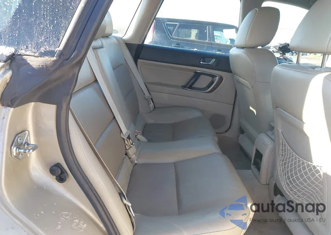 4S4BP86C584329250: 44203181