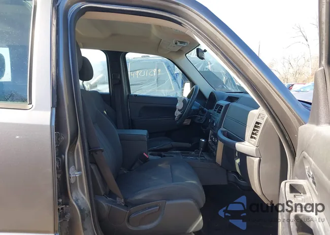 1C4PJMAK5CW207214: 44203292