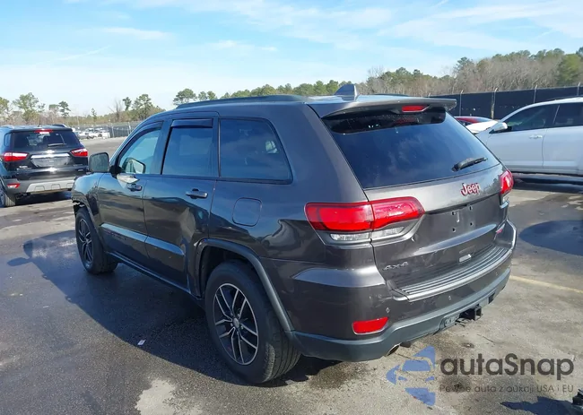 1C4RJFLG7JC452933: 44203355