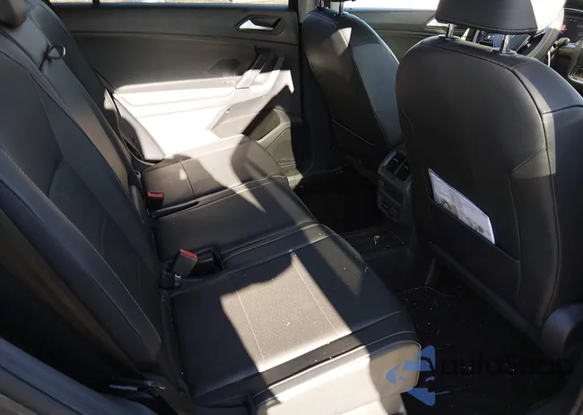 3VV2B7AX4KM090617: 44204582