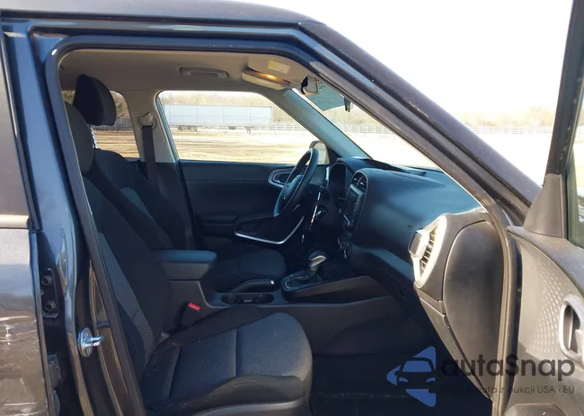 KNDJ23AU9P7888184: 44204805