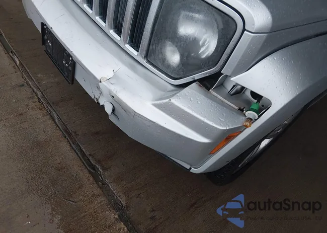 1J4PP2GK8BW560663: 44204850