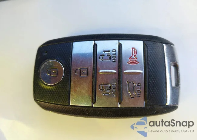 KNDMC5C12F6013817: 44204987