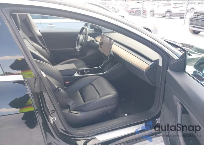 5YJ3E1EB8KF211465: 44204065