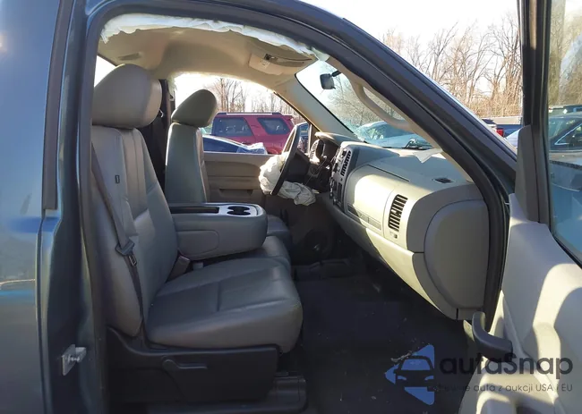 1GCNKPEA8CZ131459: 44204208