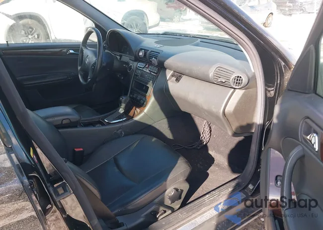 WDBRF61J04F532348: 44204268