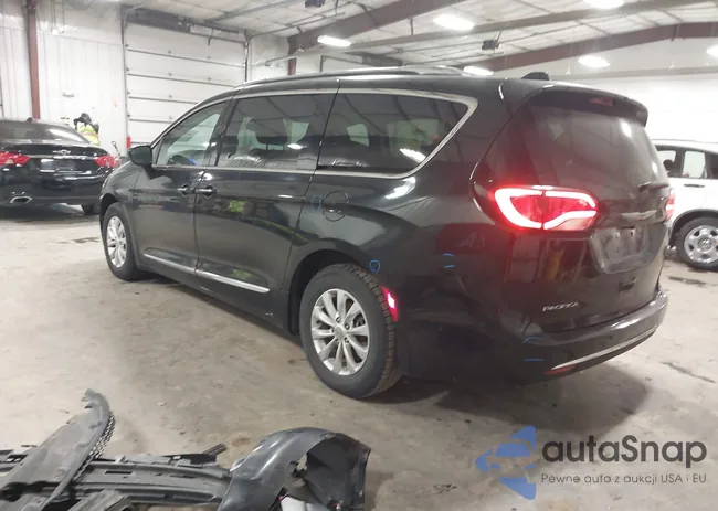 2C4RC1BG6JR253880: 44204320