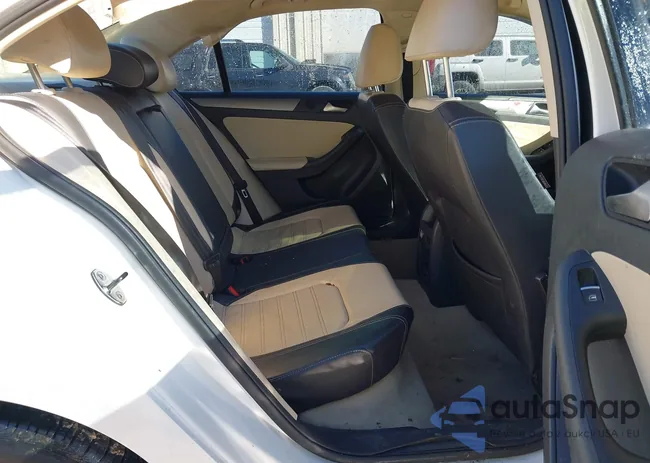 3VWLX7AJ9DM363910: 44205930