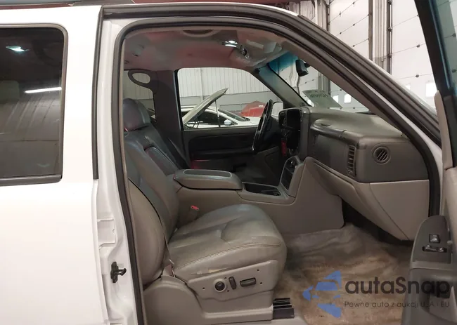 3GNFK16Z83G151479: 44206696