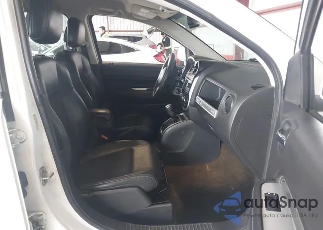 1C4NJCEA9GD666721: 44206807