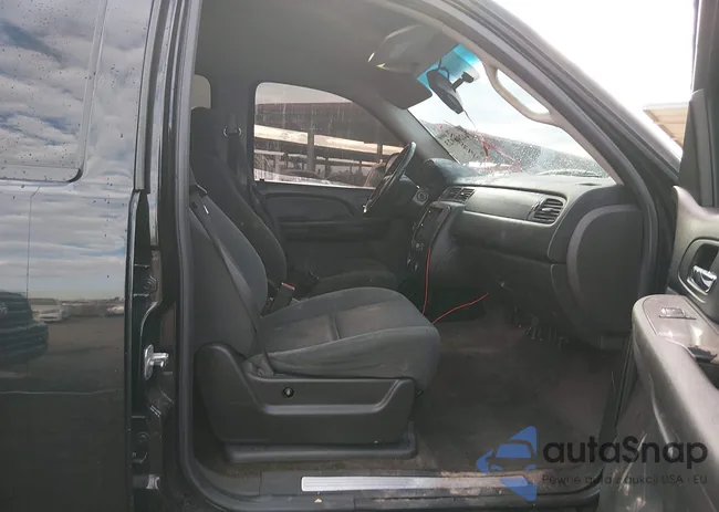 1GNFC13C49R138010: 44206923