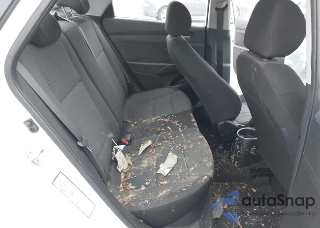 3KPC24A38JE017547: 44206196