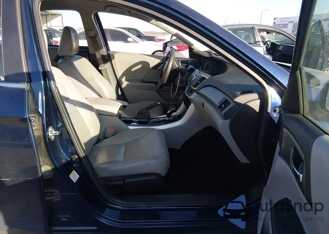 1HGCR2F30FA145494: 44206210