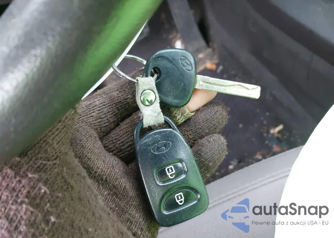 KM8JT3AF3EU945780: 44207526