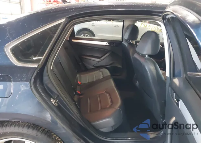 1VWBN7A36CC054673: 44207547