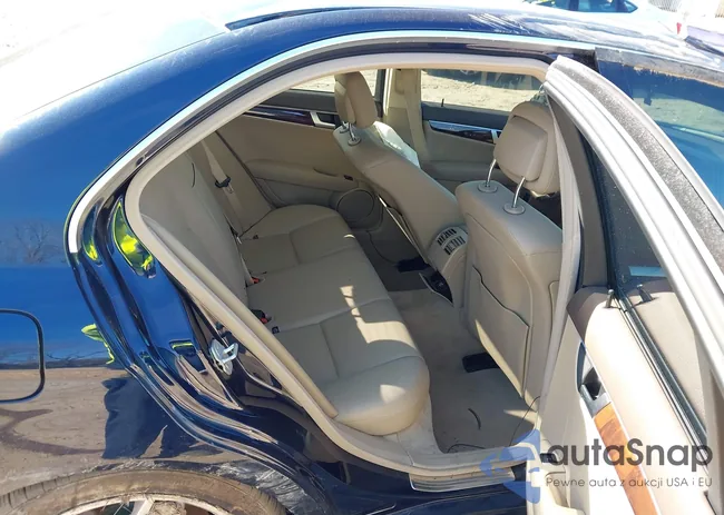 WDDGF4HB2DA784794: 44207679