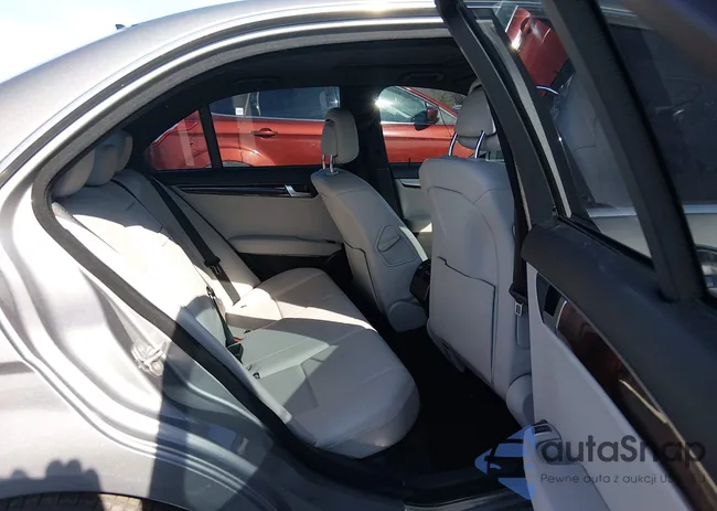 WDDGF4HB3CR211807: 44207765