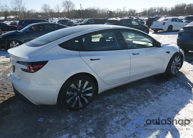 5YJ3E1EA4RF822675: 44207793