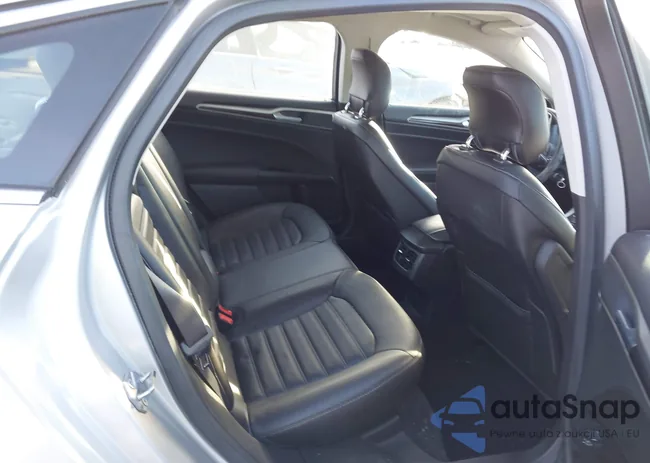 3FA6P0LU3FR156021: 44207815