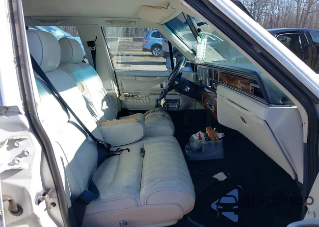 1LNBM81FXKY812677: 44207824