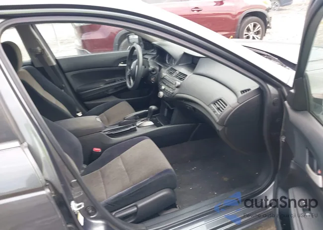 1HGCP26498A143373: 44207931