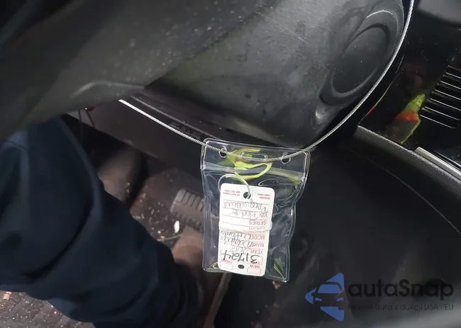 JA4AD3A37JZ050999: 44208693