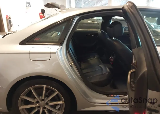 WAUG8AFC1HN087076: 44208744