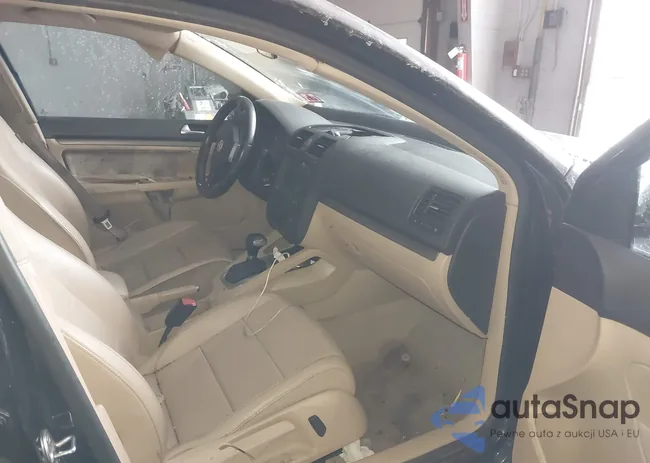 3VWRZ71L19M129538: 44208811