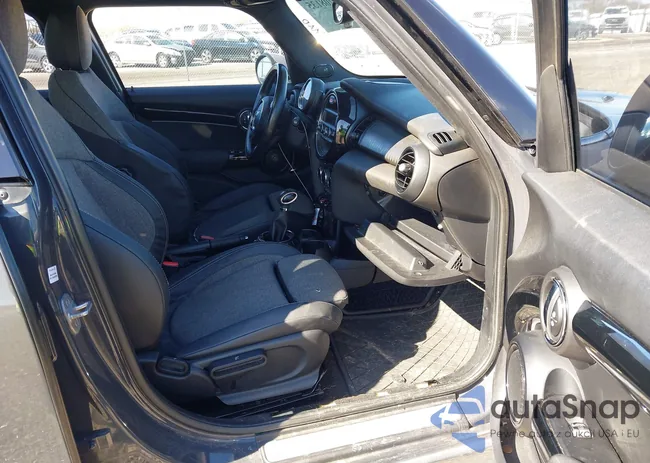 WMWXU3C5XG2D30870: 44208135