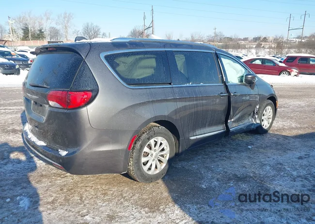 2C4RC1BG8JR352636: 44209535