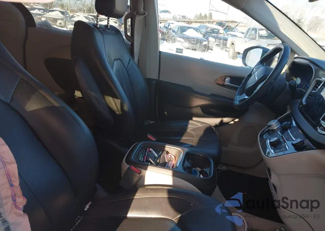 2C4RC1BG8JR352636: 44209535