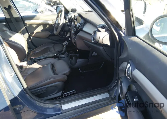 WMWXU3C5XF2B56233: 44209803