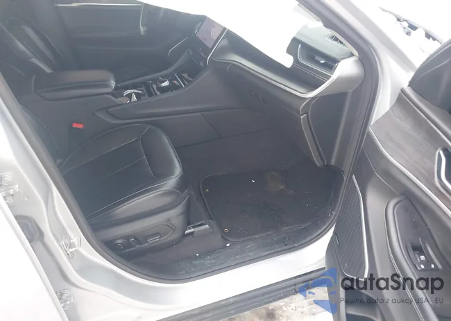 1C4RJKBG6M8185463: 44209811