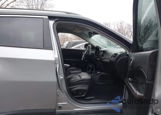 3C4NJDCB8MT604508: 44209841