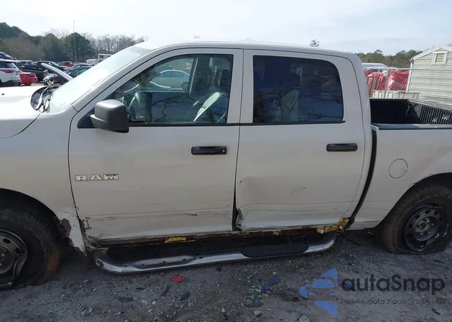 1D3HV13P99S786831: 44209114