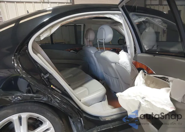 WDBUF70J65A666183: 44209232