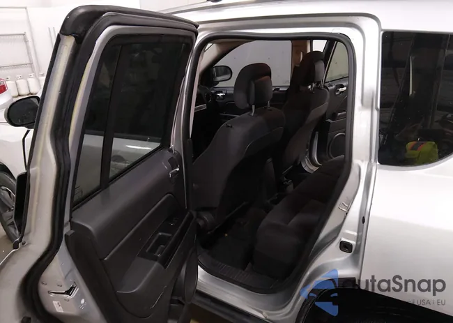 1C4NJDBBXED588143: 44209343