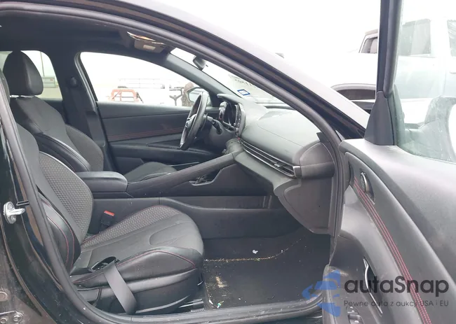 KMHLR4AF8NU332020: 44211505