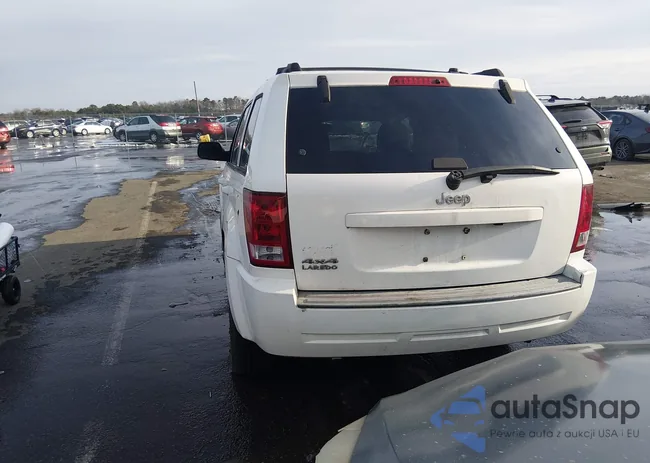 1J8GR48K16C331476: 44211510