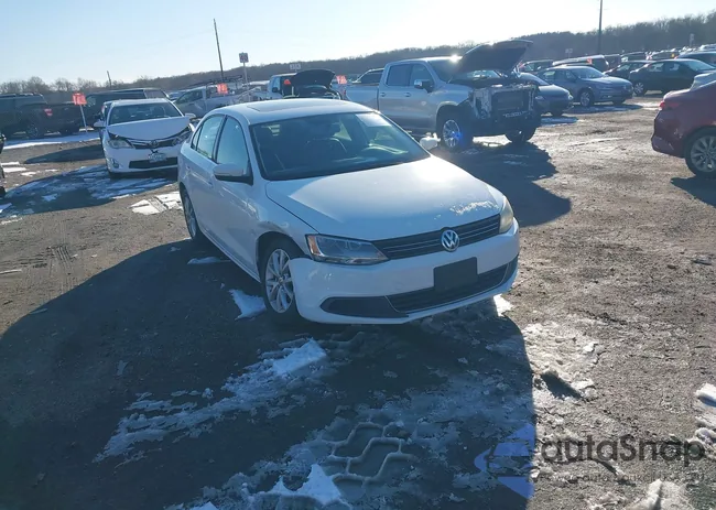 3VWD17AJ1EM388212: 44211120