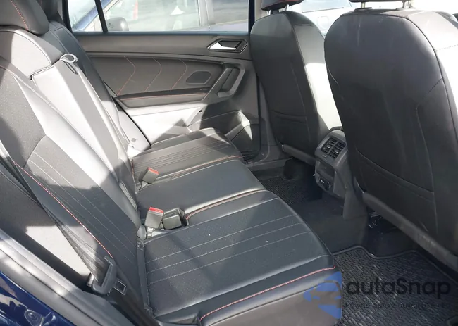 3VVMB7AX0RM205040: 44212306