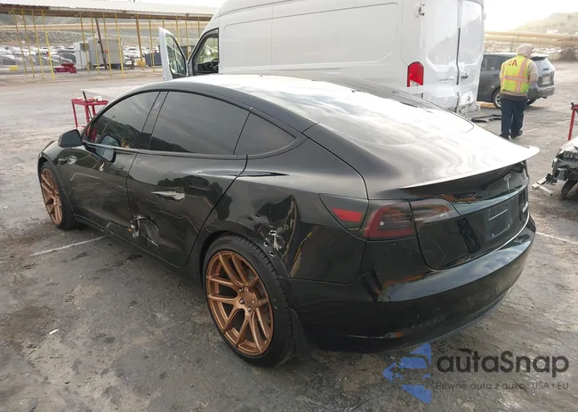 5YJ3E1EB5JF078680: 44212351