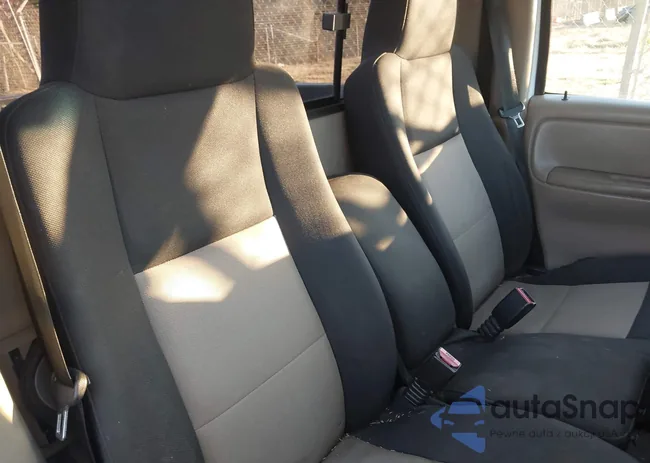 1FTYR10U44PB54001: 44213544