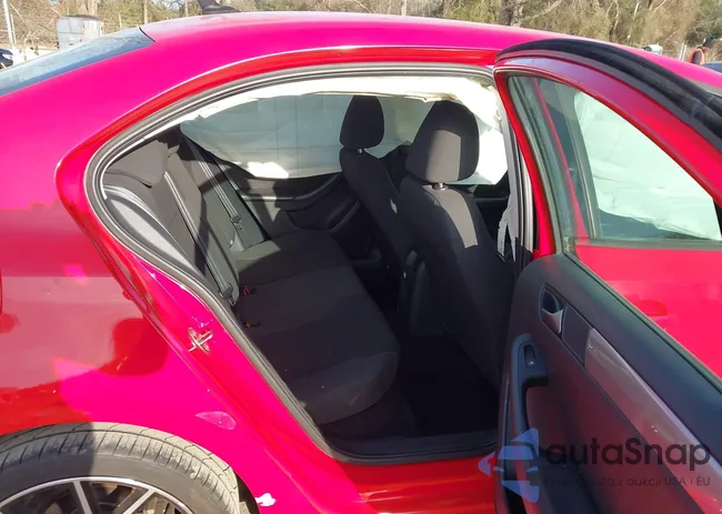 3VWD17AJ9FM233389: 44213759