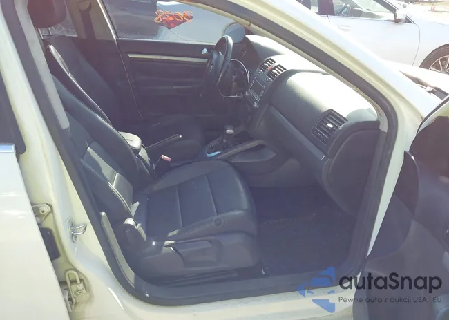 3VWRM71K28M006571: 44213028